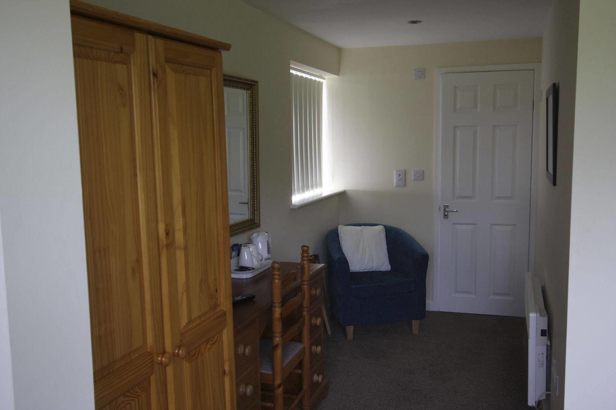 Broadwell Guest House Меридън Екстериор снимка